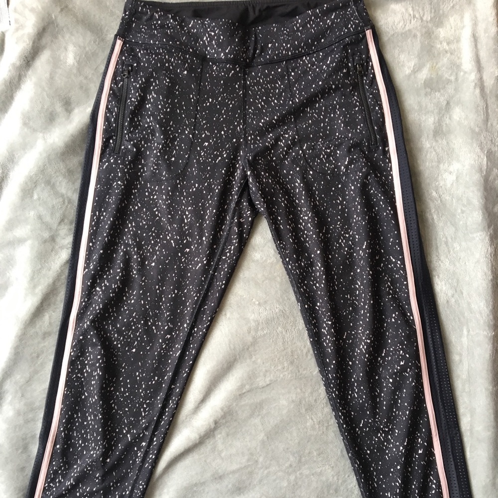 NWOT Lululemon Keep on Track Pant